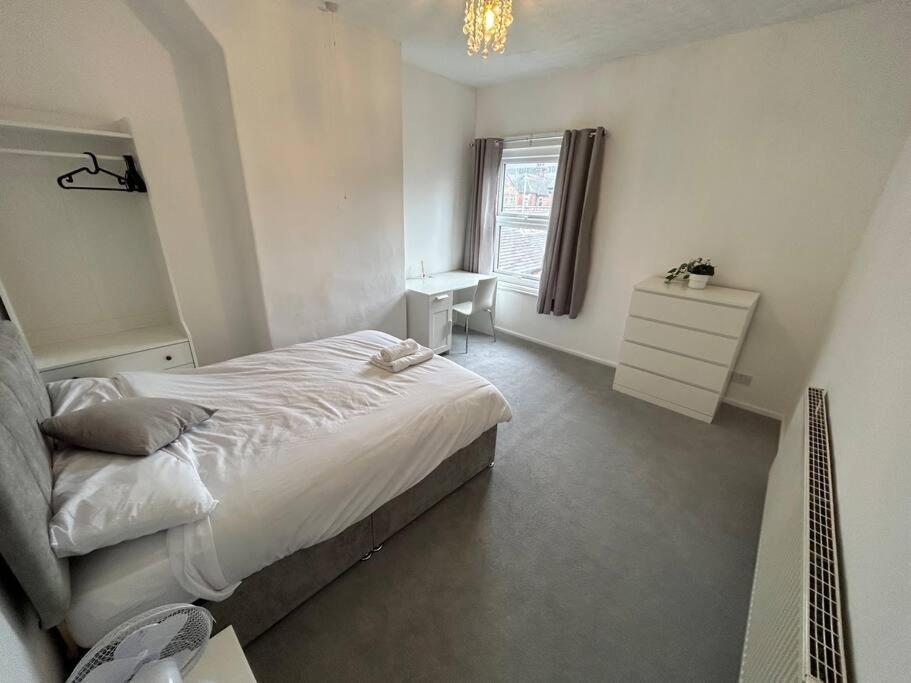 Perfect Home From Home In Stoke On Trent Etruria Luaran gambar